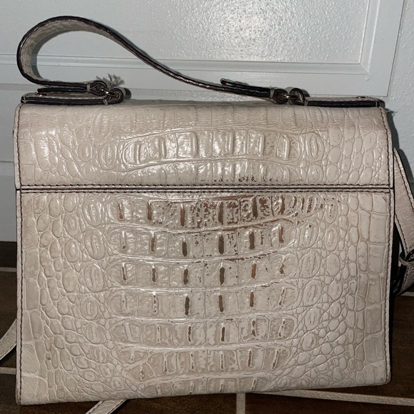 Kate Spade alligator purse in cream. - Picture 3 of 4